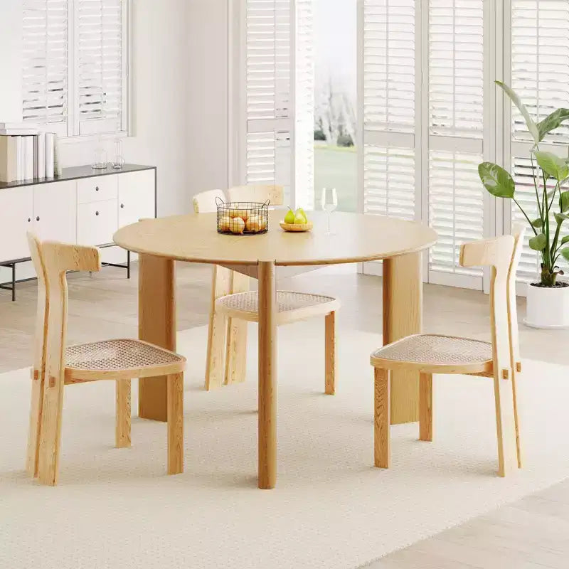 Table de salle à manger de ferme en bois massif avec plateau rond en bois texturé et piètement en X pour salles à manger modernes et réunions de famille