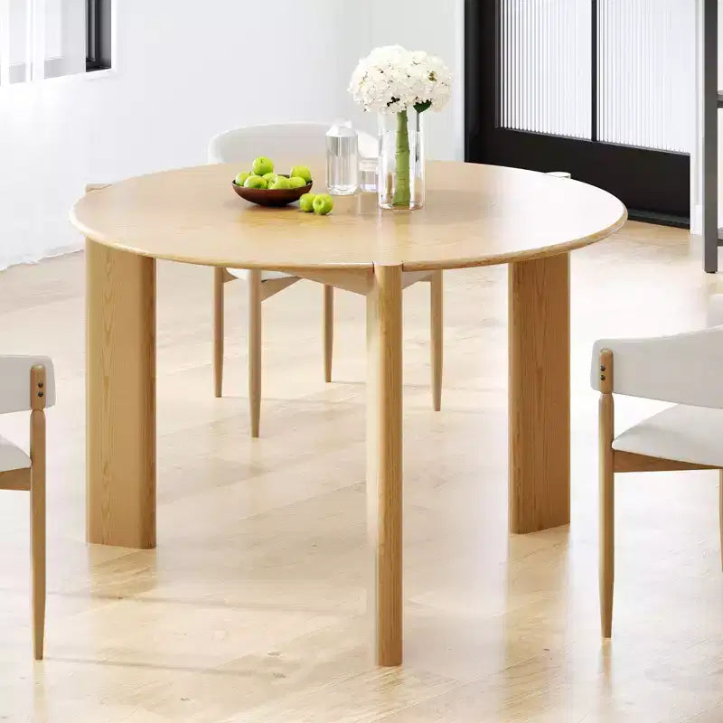 Table de salle à manger de ferme en bois massif avec plateau rond en bois texturé et piètement en X pour salles à manger modernes et réunions de famille