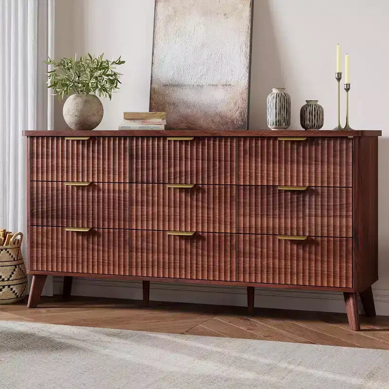 Commode à 9 tiroirs pour chambre à coucher, commode de 154 cm de large avec profil incurvé, tiroirs en bois cannelé, commode moderne pour salon